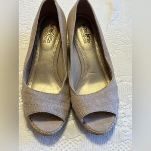 COACH AND FOUR Wedge Espadrille size 8.5 open top